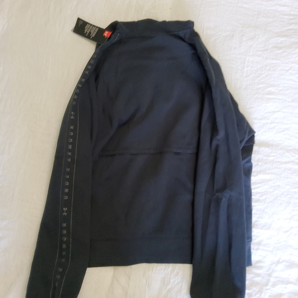 Under Armour Cropped Zipped Sweatshirt Size Large NWT in Black - Picture 2 of 5